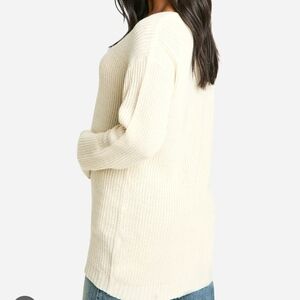 Elegant Cream Women's Crew Neck Sweater